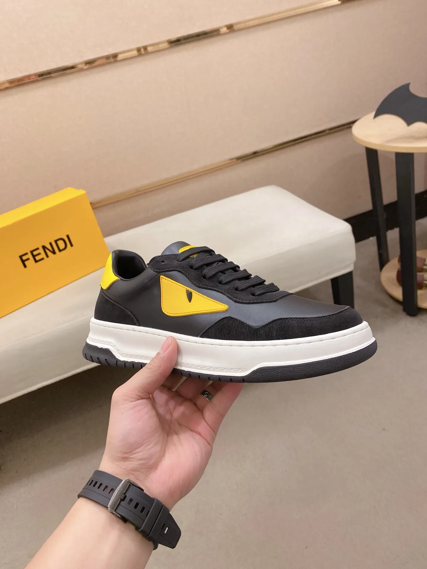 Factory price 380💰 (fendi) New style 👊🏻 upper 🇮🇹 imported cowhide fabric 🇩🇪 lining imported sheepskin lining. The original outsole is molded to highlight the identity of every man, and the upper foot is elegant and stable🚶🏻🚶🏻The high-end custom counters reproduce the original version📯No matter the wind or rain, the shoe last remains unchanged and can withstand the verification of time🔍️,🔵 Size: 38-44